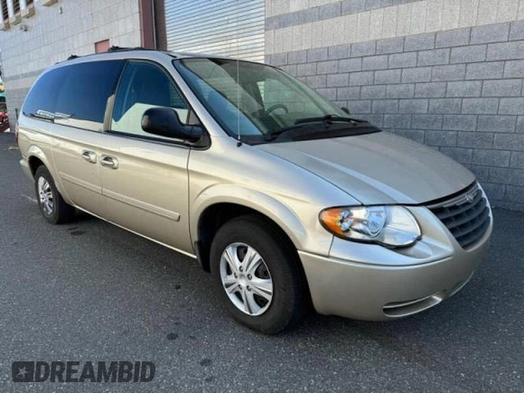 2005 Chrysler Town & Country LX with VIN 2C8GP44R15R541631, listed as a Copart auction lot 84458154 with 149,439 mi miles and Clean Title. Bid and sale history available at carsss.com. Image 1.