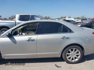 2010 Lincoln MKZ z VIN 3LNHL2GC4AR631790, wystawiony jako IAAI lot #41844306 z przebiegiem 207 402 mil mil oraz . Historia ofert i sprzedaży dostępna na DreamBid. Obrazek 15.
