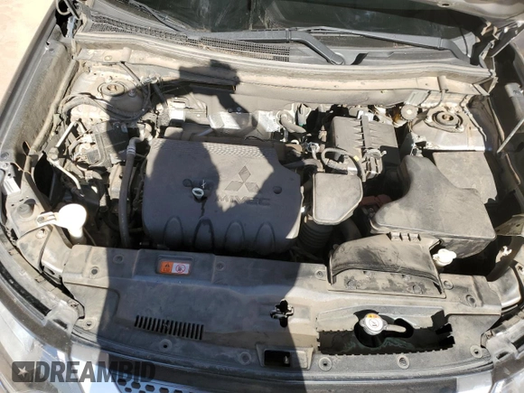 2020 Mitsubishi Outlander SE z VIN JA4AD3A3XLZ035349, wystawiony jako Copart lot #61215315 z przebiegiem 124 728 mil mil oraz Czysty tytuł • Clean title. Historia ofert i sprzedaży dostępna na DreamBid. Obrazek 12.