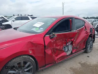 2019 Mazda 3 z VIN JM1BPAJM7K1133105, wystawiony jako IAAI lot #42473214 z przebiegiem 47 751 mil mil oraz . Historia ofert i sprzedaży dostępna na DreamBid. Obrazek 6.