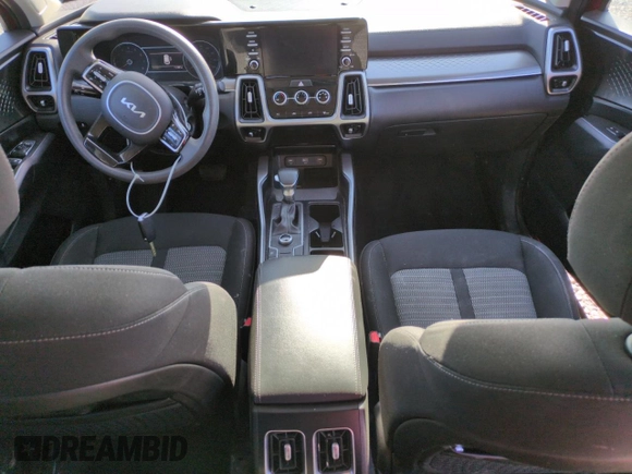 2022 Kia Sorento LX z VIN 5XYRGDLC4NG099777, wystawiony jako Copart lot #52391425 z przebiegiem 111 531 mil mil oraz Szkoda całkowita • Salvage title. Historia ofert i sprzedaży dostępna na DreamBid. Obrazek 8.