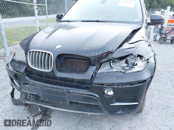 2013 BMW X5 xDrive50i с VIN 5UXZV8C57D0C15445, выставлен на аукционе IAAI как лот 42508989 с пробегом 102 212 миль миль и . История ставок и продаж доступна на DreamBid. Изображение 6.