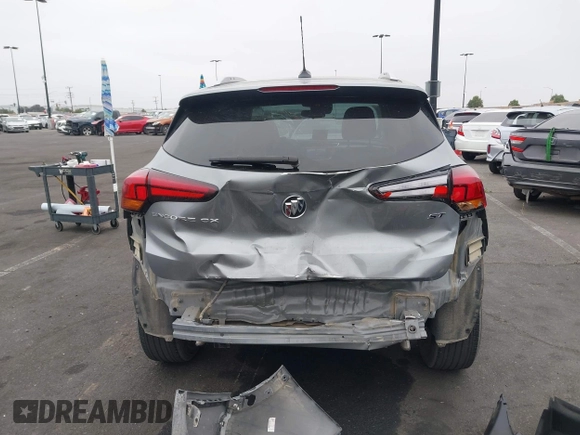 2023 Buick Encore GX Select z VIN KL4MMDSL8PB163721, wystawiony jako IAAI lot #42097734 z przebiegiem 22 896 mil mil oraz . Historia ofert i sprzedaży dostępna na DreamBid. Obrazek 6.