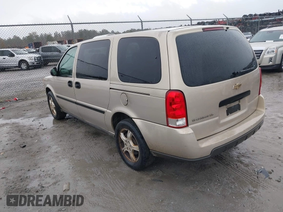 2007 Chevrolet Uplander LS Fleet z VIN 1GNDV23107D141034, wystawiony jako IAAI lot #41070034 z przebiegiem 231 907 mil mil oraz . Historia ofert i sprzedaży dostępna na DreamBid. Obrazek 3.