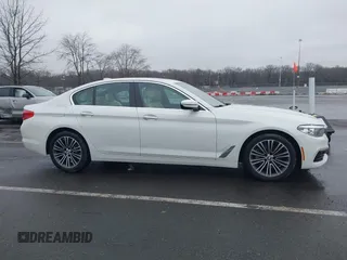 2018 BMW 5 Series 530i xDrive z VIN WBAJA7C52JWC75823, wystawiony jako IAAI lot #41544671 z przebiegiem 138 327 mil mil oraz . Historia ofert i sprzedaży dostępna na DreamBid. Obrazek 13.