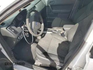 2008 Ford Focus SE z VIN 1FAHP35N18W272057, wystawiony jako Copart lot #59867425 z przebiegiem 293 894 mil mil oraz Szkoda całkowita • Salvage title. Historia ofert i sprzedaży dostępna na DreamBid. Obrazek 7.