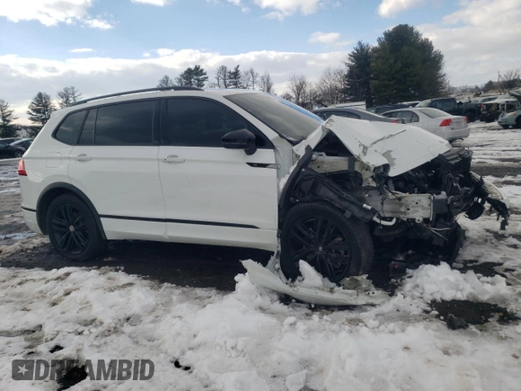 2022 Volkswagen Tiguan SE R-Line Black z VIN 3VV8B7AX7NM025503, wystawiony jako Copart lot #88297105 z przebiegiem 37 580 mil mil oraz Szkoda całkowita • Salvage title. Historia ofert i sprzedaży dostępna na DreamBid. Obrazek 4.