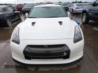2011 Nissan GT-R Premium z VIN JN1AR5EF6BM240043, wystawiony jako Copart lot #74925154 z przebiegiem Nie podano mil oraz Szkody całkowita. Historia ofert i sprzedaży dostępna na DreamBid. Obrazek 5.