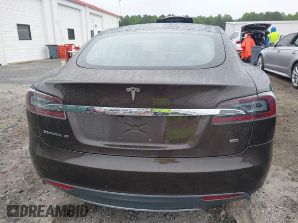 2013 Tesla Model S с VIN 5YJSA1CG0DFP14013, выставлен на аукционе IAAI как лот 42352134 с пробегом 99 996 миль миль и . История ставок и продаж доступна на DreamBid. Изображение 16.