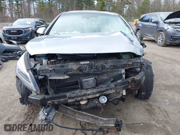 2016 Hyundai Sonata Limited with VIN KMHE34L19GA009305, listed as a IAAI auction lot 42039182 with 145,512 mi miles and . Bid and sale history available at DreamBid. Image 13.
