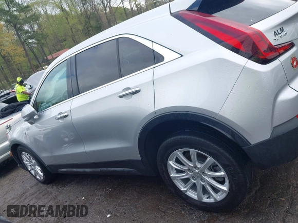2019 Cadillac XT4 FWD Luxury z VIN 1GYAZAR43KF160132, wystawiony jako IAAI lot #41941512 z przebiegiem 68 835 mil mil oraz . Historia ofert i sprzedaży dostępna na DreamBid. Obrazek 14.