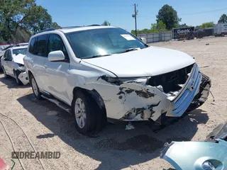 2013 Toyota Highlander z VIN 5TDZK3EH2DS101321, wystawiony jako IAAI lot #41999659 z przebiegiem 245 850 mil mil oraz . Historia ofert i sprzedaży dostępna na DreamBid. Obrazek 1.