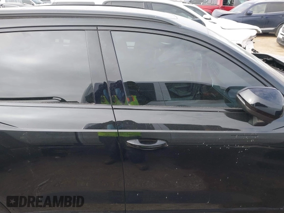 2024 Audi Q3 S line Premium Plus z VIN WA1EECF37R1154359, wystawiony jako IAAI lot #41617551 z przebiegiem 8377 mil mil oraz . Historia ofert i sprzedaży dostępna na DreamBid. Obrazek 14.