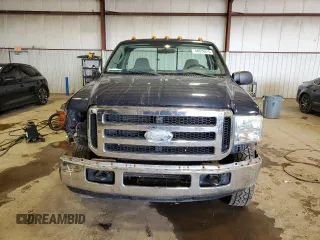 2006 Ford F-250 XL z VIN 1FTNF21586EB14334, wystawiony jako Copart lot #44016915 z przebiegiem 101 927 mil mil oraz Szkoda całkowita • Salvage title. Historia ofert i sprzedaży dostępna na DreamBid. Obrazek 5.