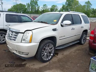2007 Cadillac Escalade z VIN 1GYFK63837R304030, wystawiony jako IAAI lot #42198618 z przebiegiem 202 093 mil mil oraz . Historia ofert i sprzedaży dostępna na DreamBid. Obrazek 2.