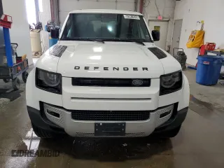 2025 Land Rover Defender S z VIN SALEJ7EX8S2393246, wystawiony jako Copart lot #62061835 z przebiegiem Nie podano mil oraz Szkoda całkowita • Salvage title. Historia ofert i sprzedaży dostępna na DreamBid. Obrazek 5.