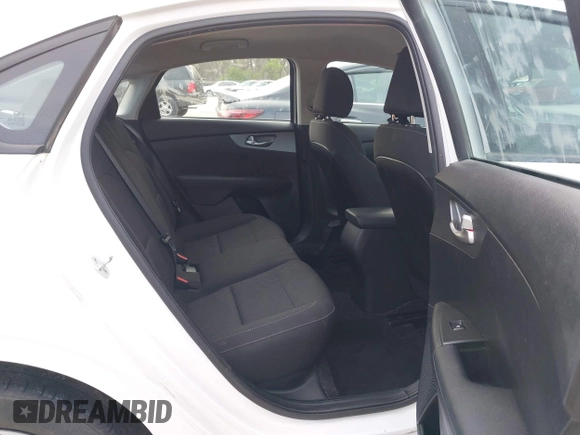 2021 Kia Forte LXS z VIN 3KPF24AD8ME360661, wystawiony jako IAAI lot #41955200 z przebiegiem 106 542 mil mil oraz . Historia ofert i sprzedaży dostępna na DreamBid. Obrazek 8.