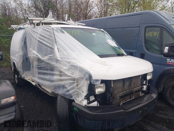2015 Chevrolet Express Cargo Van with VIN 1GCWGFCF6F1152795, listed as a IAAI auction lot 41912147 with 101,265 mi miles. Bid and sale history available at carsss.com. Image 1.
