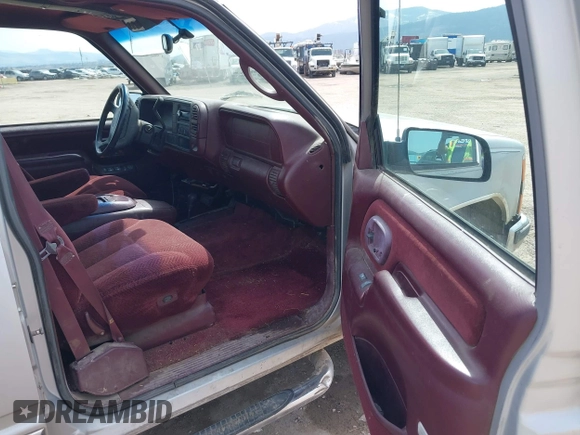 1997 Chevrolet Suburban with VIN 1GNFK16R3VJ330935, listed as a IAAI auction lot 41997594 with 231,497 mi miles and . Bid and sale history available at DreamBid. Image 5.