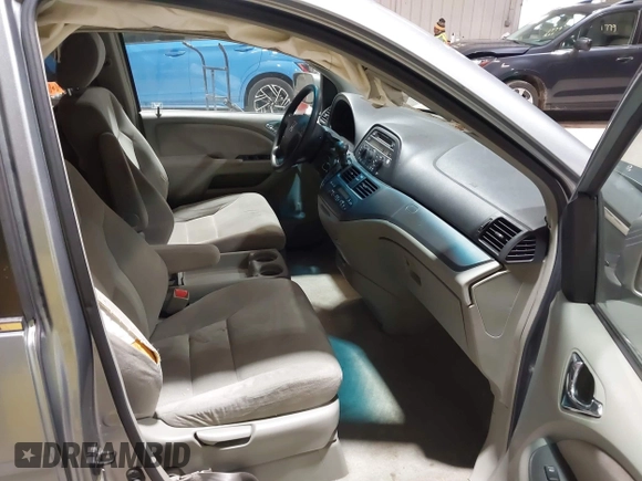 2006 Honda Odyssey EX with VIN 5FNRL38486B090693, listed as a IAAI auction lot 41865491 with 198,104 mi miles. Bid and sale history available at carsss.com. Image 5.