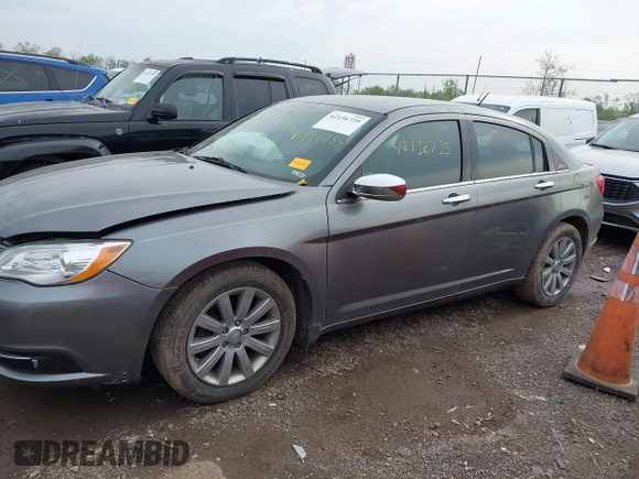 2013 Chrysler 200 Limited with VIN 1C3CCBCG8DN718207, listed as a IAAI auction lot 42136735 with 139,632 mi miles. Bid and sale history available at carsss.com. Image 14.