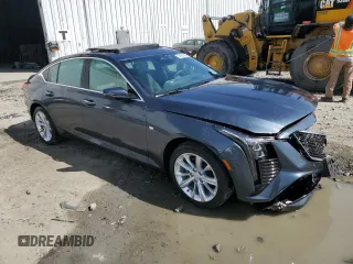 2025 Cadillac CT5 Premium Luxury z VIN 1G6DS5RK6S0106455, wystawiony jako Copart lot #54930325 z przebiegiem 1488 mil mil oraz Szkody całkowita. Historia ofert i sprzedaży dostępna na DreamBid. Obrazek 4.