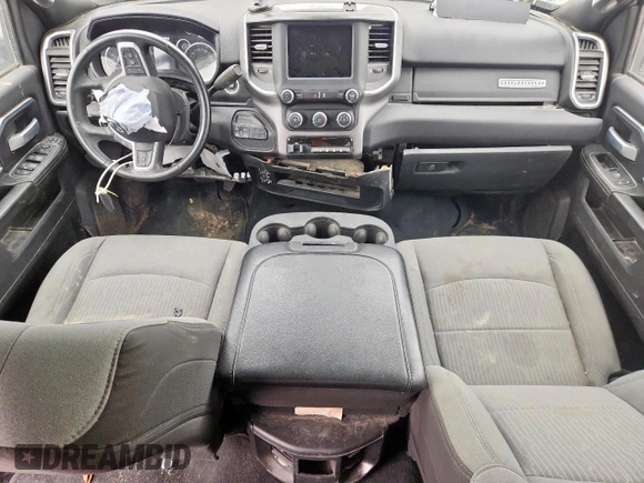 2024 Ram 2500 Big Horn z VIN 3C6UR5DL2RG105664, wystawiony jako Copart lot #60830915 z przebiegiem 53 811 mil mil oraz Szkoda całkowita • Salvage title. Historia ofert i sprzedaży dostępna na DreamBid. Obrazek 8.