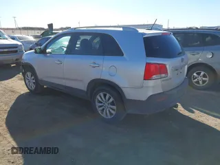 2011 Kia Sorento LX with VIN 5XYKTDA2XBG066656, listed as a IAAI auction lot 41624350 with 166,330 mi miles. Bid and sale history available at carsss.com. Image 3.