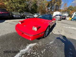 1990 Chevrolet Corvette z VIN 1G1YY2385L5119459, wystawiony jako Copart lot #85641214 z przebiegiem 51 537 mil mil oraz Czysty tytuł • Clean title. Historia ofert i sprzedaży dostępna na DreamBid. Obrazek 2.