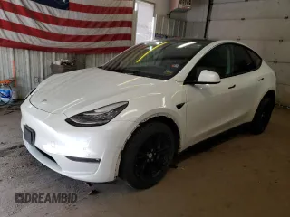 2021 Tesla Model Y Long Range with VIN 5YJYGDEEXMF302400, listed as a Copart auction lot 48184255 with 42,100 mi miles and Salvage Title. Bid and sale history available at DreamBid. Image 1.