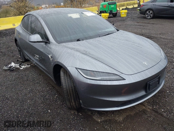 2025 Tesla Model 3 Long Range z VIN 5YJ3E1EA0SF906935, wystawiony jako IAAI lot #41915554 z przebiegiem 1 715 mil mil oraz . Historia ofert i sprzedaży dostępna na DreamBid. Obrazek 1.