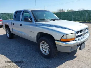 2001 Dodge Dakota Sport with VIN 1B7GL2AN91S196862, listed as a IAAI auction lot 41963118 with 233,150 mi miles. Bid and sale history available at carsss.com. Image 1.