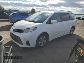 2018 Toyota Sienna LE Auto Access Seat with VIN 5TDKZ3DC9JS904383, listed as a Copart auction lot 43992165 with 106,596 mi miles and Salvage Title. Bid and sale history available at carsss.com. Image 1.