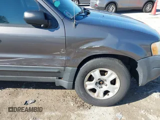 2004 Ford Escape XLT with VIN 1FMYU03164KB22170, listed as a IAAI auction lot 41991801 with 170,492 mi miles. Bid and sale history available at carsss.com. Image 6.