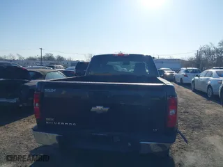 2010 Chevrolet Silverado 1500 LT with VIN 1GCSKSE33AZ281726, listed as a IAAI auction lot 41737456 with 270,711 mi miles. Bid and sale history available at carsss.com. Image 17.