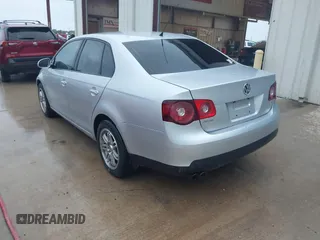 2010 Volkswagen Jetta Limited Edition с VIN 3VWRX7AJ4AM129874, выставлен на аукционе IAAI как лот 42539737 с пробегом 197 259 миль миль и . История ставок и продаж доступна на DreamBid. Изображение 3.