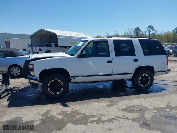 1997 Chevrolet Tahoe with VIN 1GNEK13R8VJ338626, listed as a IAAI auction lot 41976126 with 163,263 mi miles. Bid and sale history available at carsss.com. Image 14.