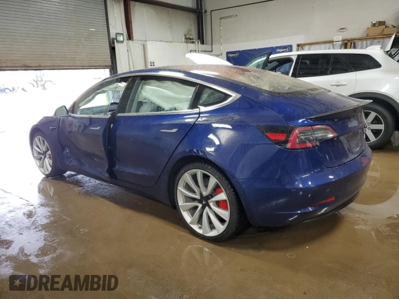 2018 Tesla Model 3 Long Range Battery z VIN 5YJ3E1EB3JF055673, wystawiony jako Copart lot #50915355 z przebiegiem 39 567 mil mil oraz Szkoda całkowita • Salvage title. Historia ofert i sprzedaży dostępna na DreamBid. Obrazek 2.