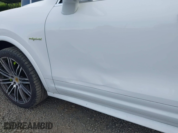 2016 Porsche Cayenne S E-Hybrid z VIN WP1AE2A22GLA17486, wystawiony jako IAAI lot #42229641 z przebiegiem 91 642 mil mil oraz . Historia ofert i sprzedaży dostępna na DreamBid. Obrazek 18.