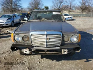 1984 Mercedes-Benz 300 D with VIN WDBAB33A2EA078638, listed as a Copart auction lot 87009344 with 274,549 mi miles and Clean Title. Bid and sale history available at DreamBid. Image 5.