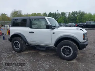 2023 Ford Bronco с VIN 1FMDE5CH6PLC11404, выставлен на аукционе IAAI как лот 42274412 с пробегом 5 243 миль миль и . История ставок и продаж доступна на DreamBid. Изображение 6.