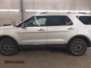 2014 Ford Explorer XLT z VIN 1FM5K8D8XEGA15680, wystawiony jako IAAI lot #42194829 z przebiegiem 179 946 mil mil oraz . Historia ofert i sprzedaży dostępna na DreamBid. Obrazek 15.