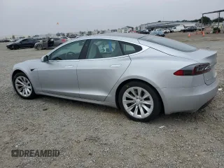 2018 Tesla Model S 75D z VIN 5YJSA1E25JF282919, wystawiony jako Copart lot #60255745 z przebiegiem 94 066 mil mil oraz Szkoda całkowita • Salvage title. Historia ofert i sprzedaży dostępna na DreamBid. Obrazek 2.