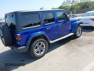2018 Jeep Wrangler Unlimited Sahara z VIN 1C4HJXEG2JW211116, wystawiony jako IAAI lot #42250718 z przebiegiem 67 771 mil mil oraz . Historia ofert i sprzedaży dostępna na DreamBid. Obrazek 4.