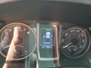 2020 Toyota Tacoma SR5 z VIN 3TMCZ5AN6LM310164, wystawiony jako Copart lot #47098995 z przebiegiem 18 285 mil mil oraz Szkoda całkowita • Salvage title. Historia ofert i sprzedaży dostępna na DreamBid. Obrazek 9.