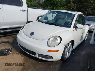 2008 Volkswagen Beetle Triple White with VIN 3VWFW31C68M511592, listed as a IAAI auction lot 42116122 with 206,510 mi miles and . Bid and sale history available at DreamBid. Image 2.
