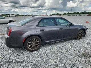 2016 Chrysler 300 S Alloy Edition z VIN 2C3CCAGG6GH270700, wystawiony jako Copart lot #59491285 z przebiegiem 110 438 mil mil oraz Szkoda całkowita • Salvage title. Historia ofert i sprzedaży dostępna na DreamBid. Obrazek 3.