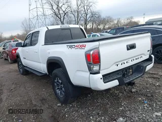 2023 Toyota Tacoma SR5 z VIN 3TMDZ5BN2PM144461, wystawiony jako IAAI lot #41565934 z przebiegiem 75 547 mil mil oraz . Historia ofert i sprzedaży dostępna na DreamBid. Obrazek 3.