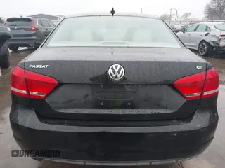 2013 Volkswagen Passat SE с VIN 1VWBH7A33DC052582, выставлен на аукционе IAAI как лот 41431178 с пробегом 127 072 миль миль и . История ставок и продаж доступна на DreamBid. Изображение 17.