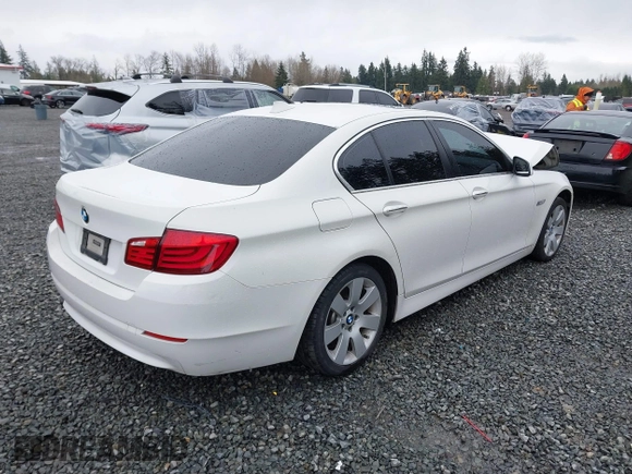2013 BMW 5 Series 528i xDrive with VIN WBAXH5C54DDW13438, listed as a IAAI auction lot 41851954 with 122,653 mi miles. Bid and sale history available at carsss.com. Image 4.